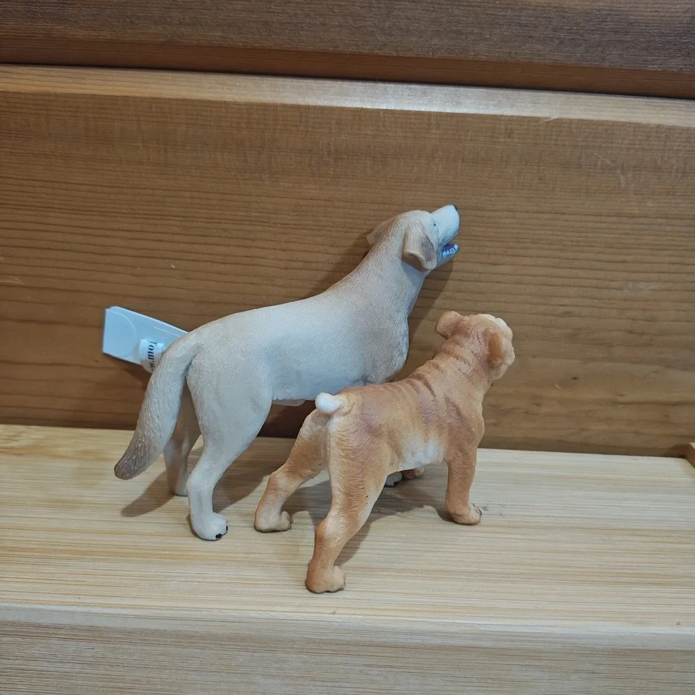 Lot of‎ 2 Mojo Dog Figures 2022 British English Bulldog & Labrador Retriever